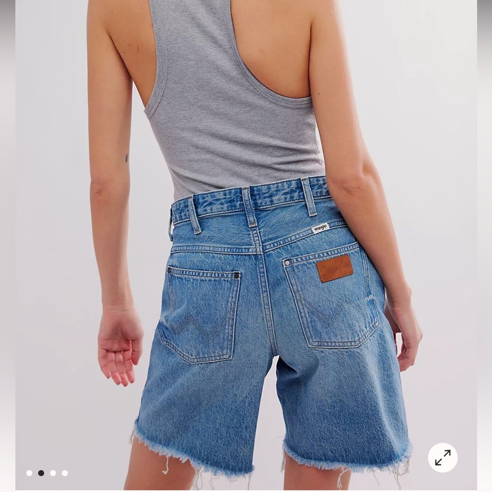 NWT Wrangler x Free People Cowboy Cut 5.5 Inch Leaving Town Denim Jean Shorts - Picture 2 of 4